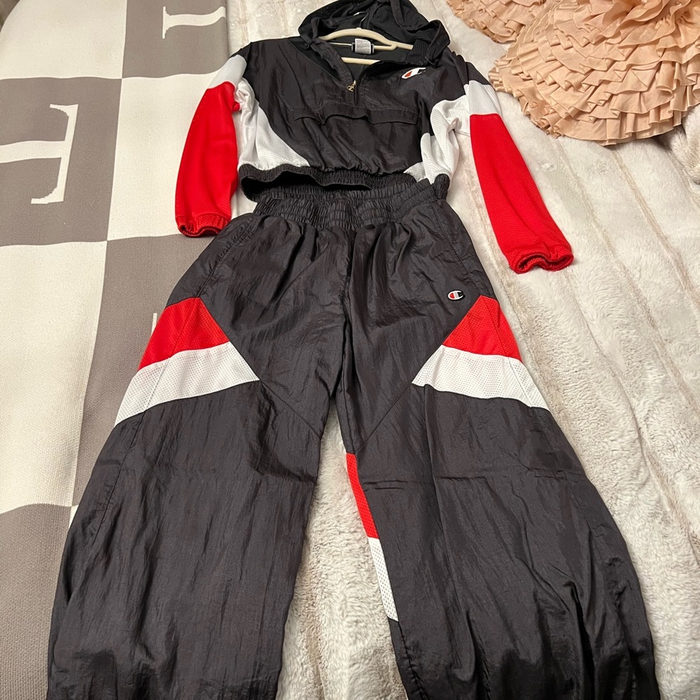 Beautiful champion, parachute set stunning. Vibrant colors. Size small.